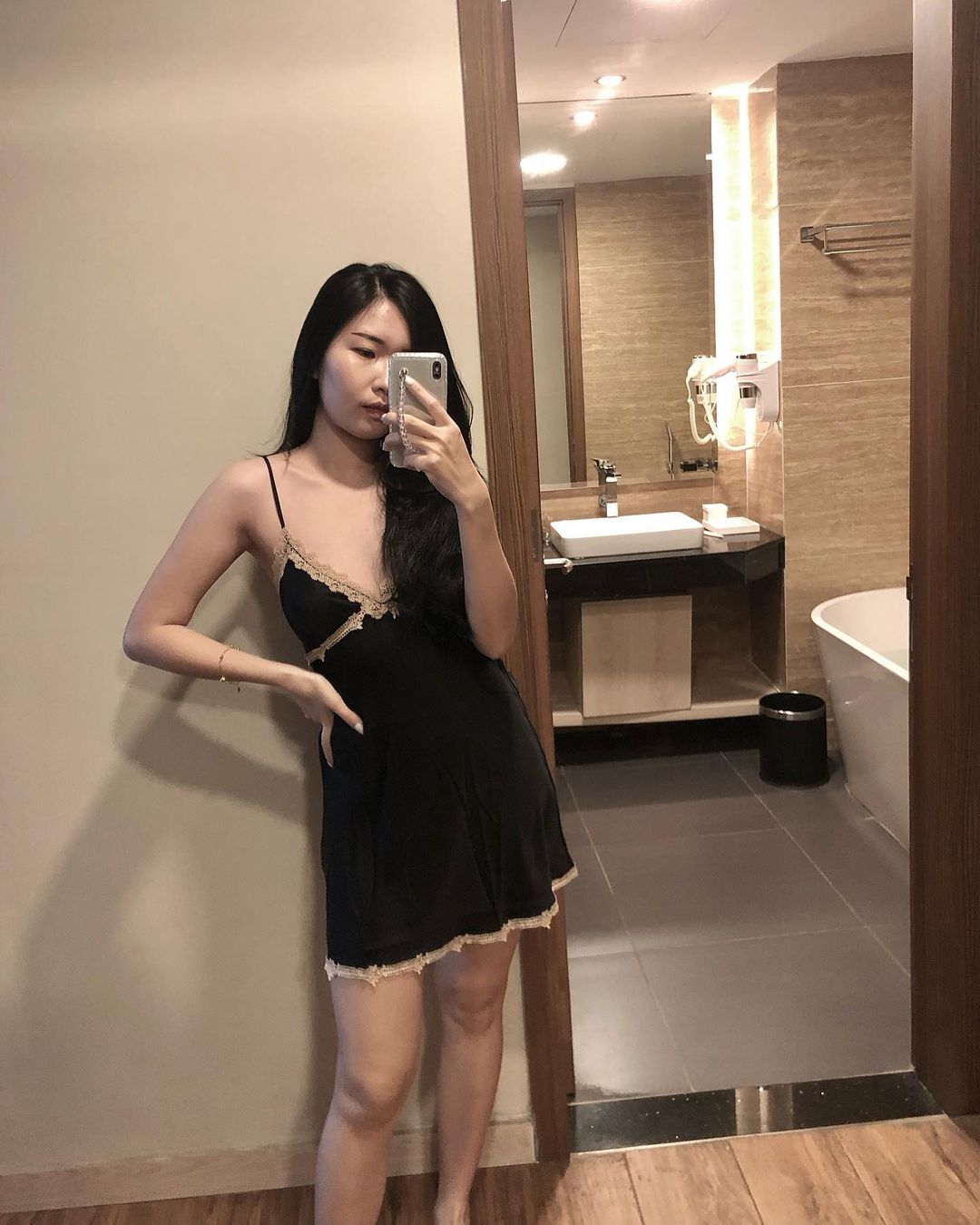 Zeki sexy Female,Bisexual,German,Blue,Thai