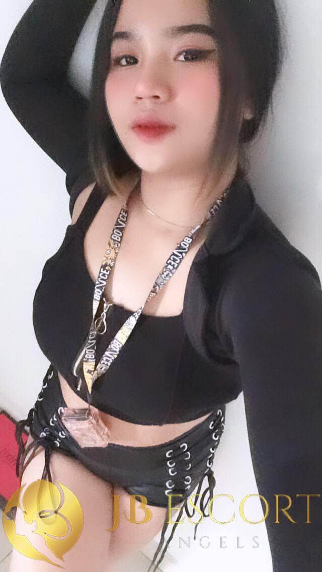 26Horny0Queen 5'3 or under(160cm),Bisexual,Tall,Spanish,DD cup